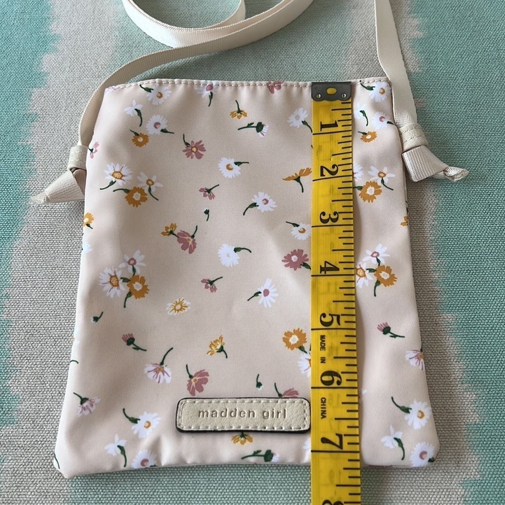 Madden Girl Floral Crossbody Phone Water Bottle Pouch Mini Bag NWOT - Picture 5 of 7